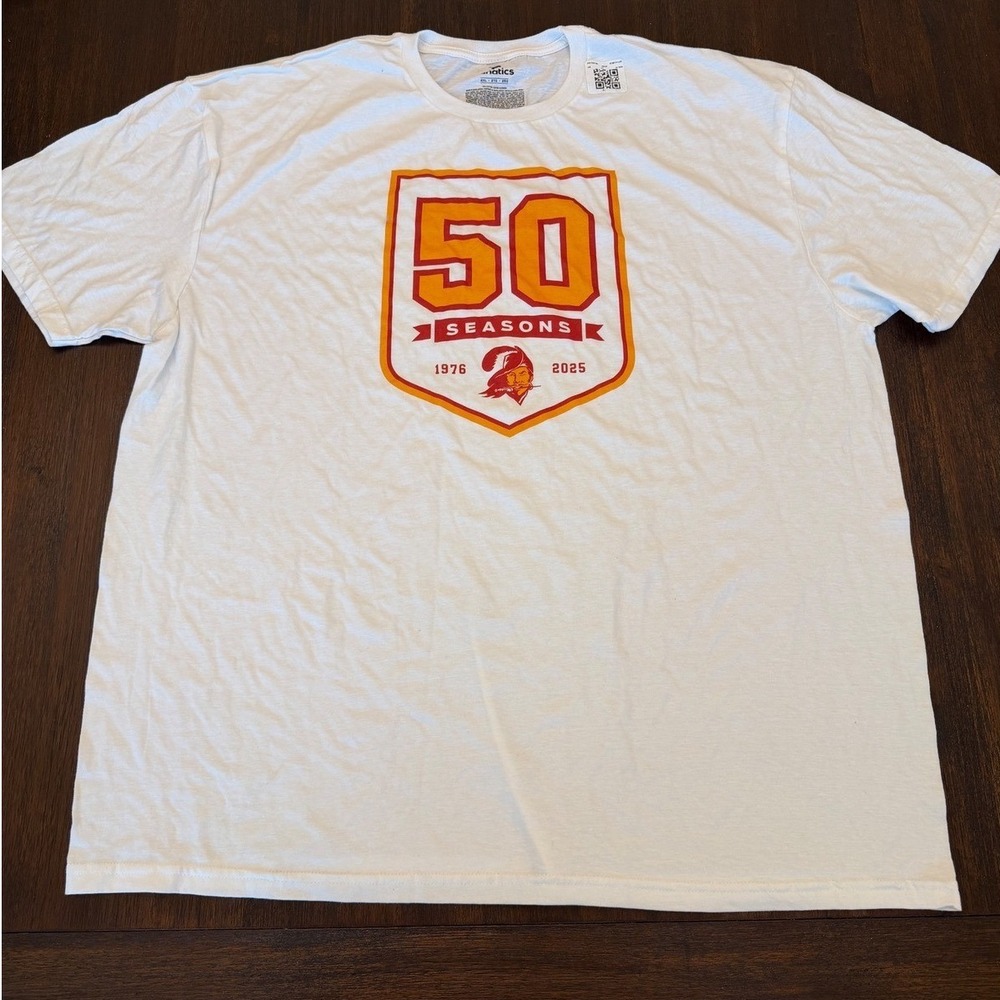 New Tampa Bay Buccaneers 50 Seasons T-Shirt Mens 2XL White Bucco Bruce 1976 - Picture 2 of 7